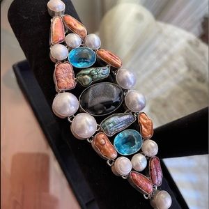 Silver bracelet with black druzy, biwa and river pearl